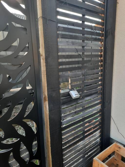 Banbury Deluxe With Spa Bath! Private Courtyard! Квінстаун Екстер'єр фото