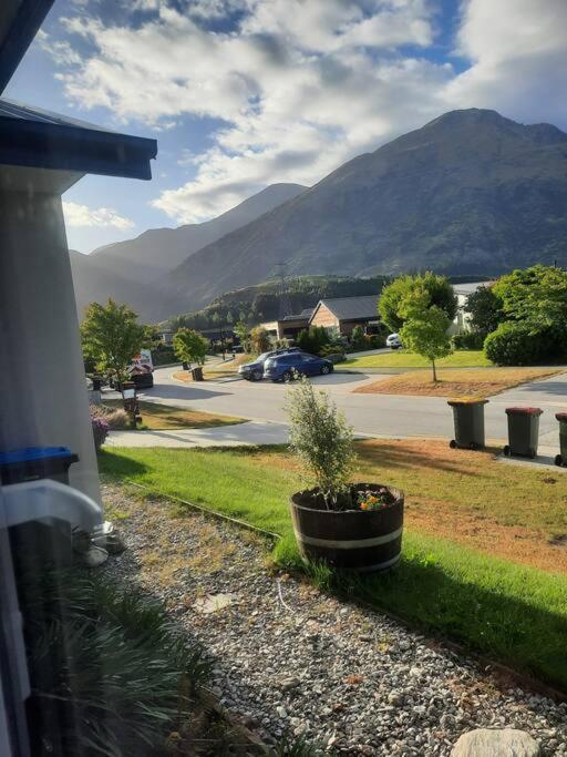 Banbury Deluxe With Spa Bath! Private Courtyard! Квінстаун Екстер'єр фото